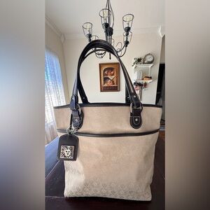 Anne Klein Tote Bag NWOT
Neutral Jacquard & Brown
Trim | Spacious Everyday
Bag